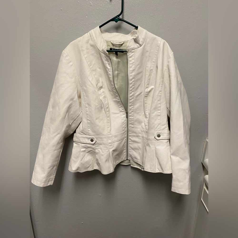 Baccini Plus Size 2X White Faux Leather Jacket